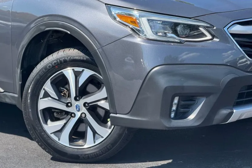 2020 Subaru Outback Limited photo 1