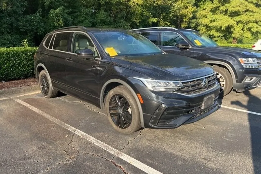 2022 Volkswagen Tiguan SE R-Line Black photo 1