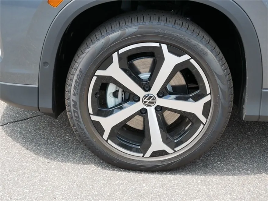 2025 Volkswagen Tiguan SE photo 1