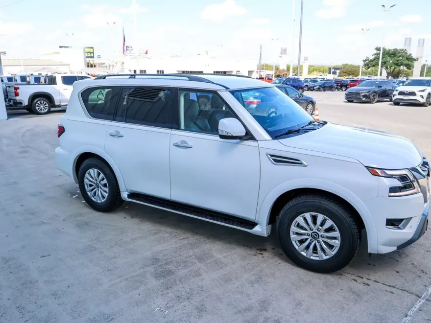 2023 Nissan Armada SV photo 1