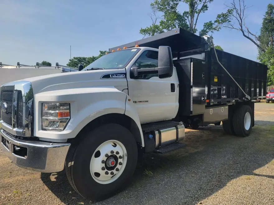 2025 Ford F-750 Regular Cab photo 1