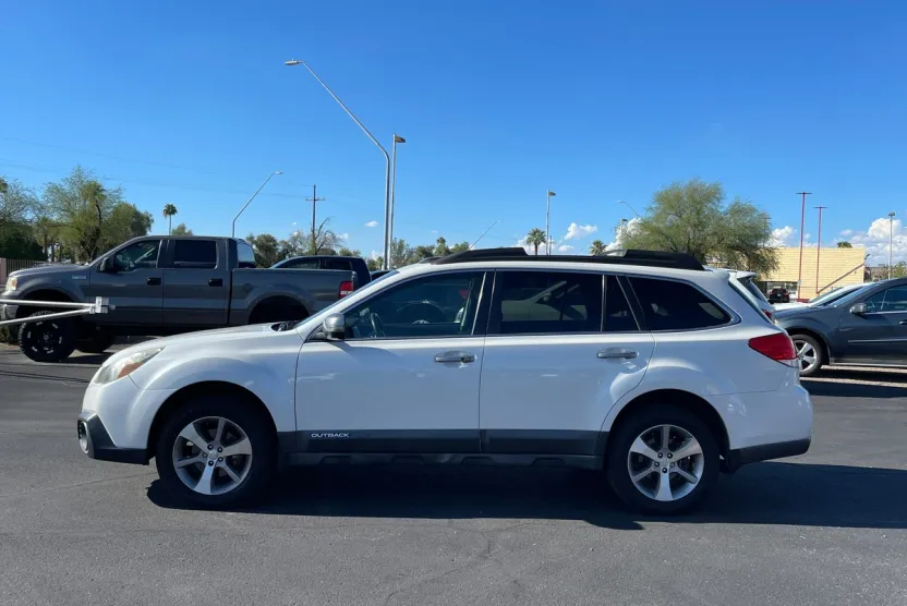 2013 Subaru Outback Limited photo 1