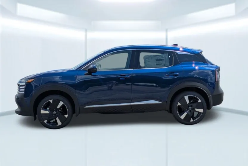 2025 Nissan Kicks SR photo 1