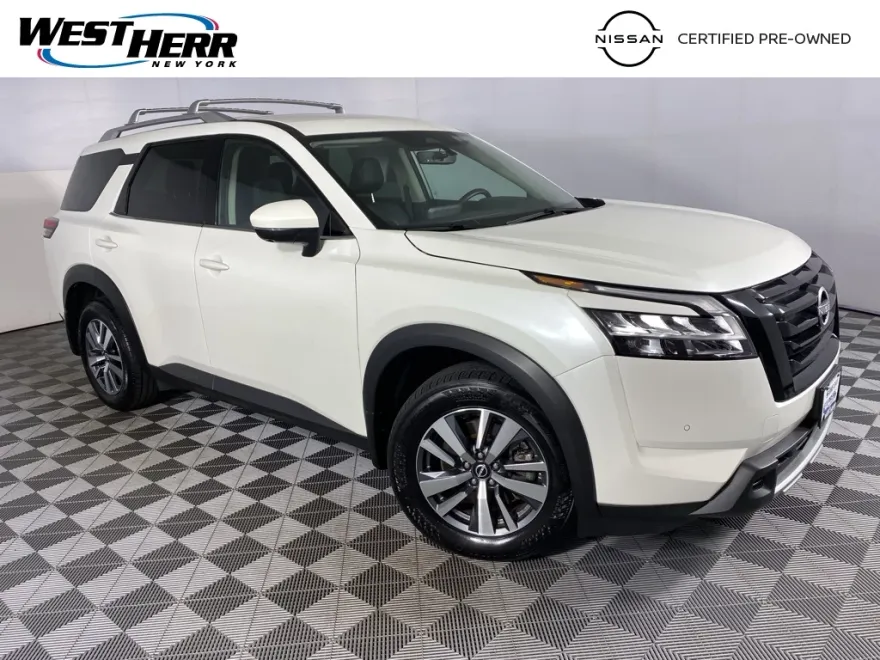 2024 Nissan Pathfinder SL photo 1