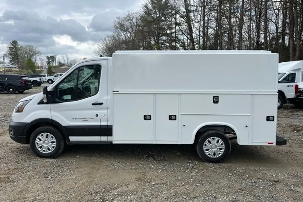2024 Ford Transit Cutaway photo 1