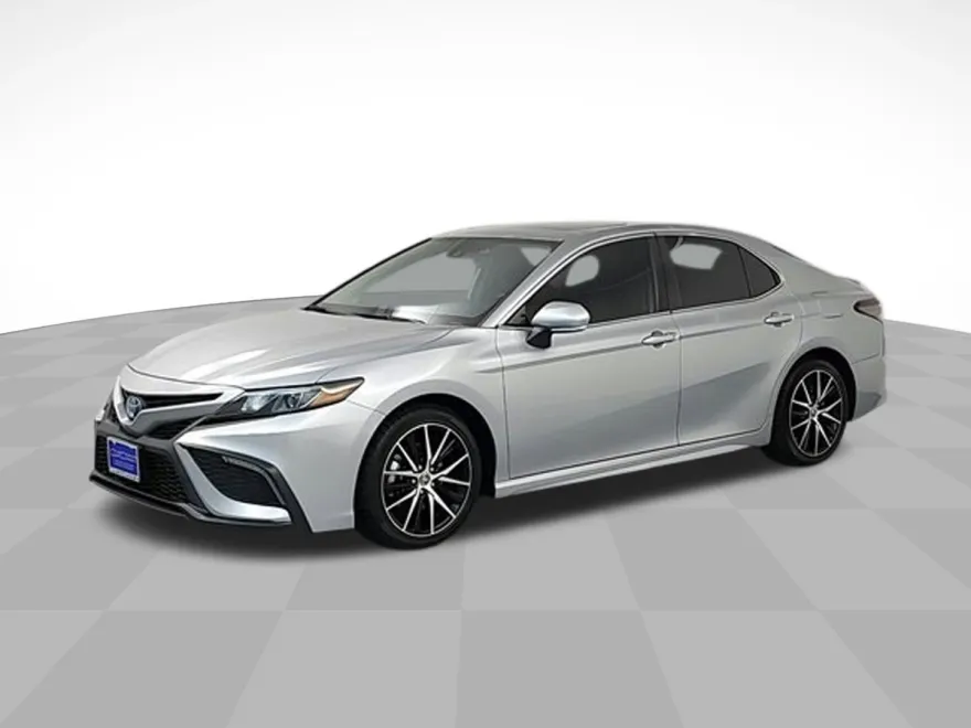 2022 Toyota Camry Hybrid SE photo 1