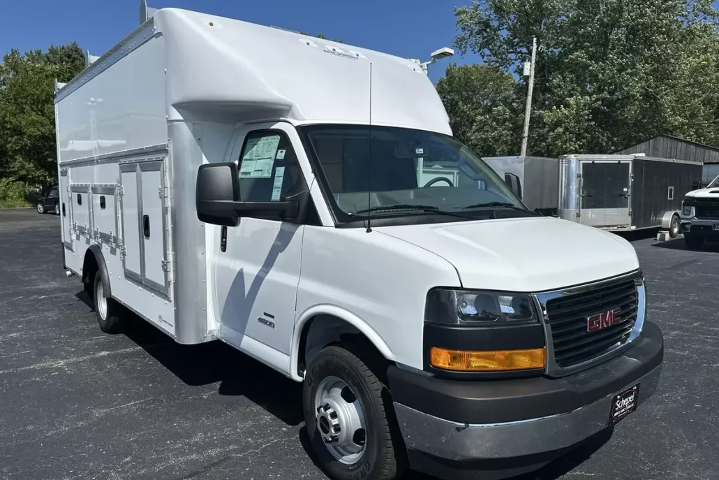 2025 Gmc Savana Cutaway photo 1