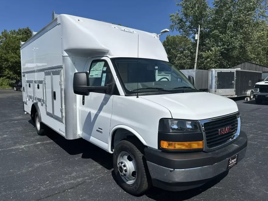 2025 Gmc Savana Cutaway photo 1