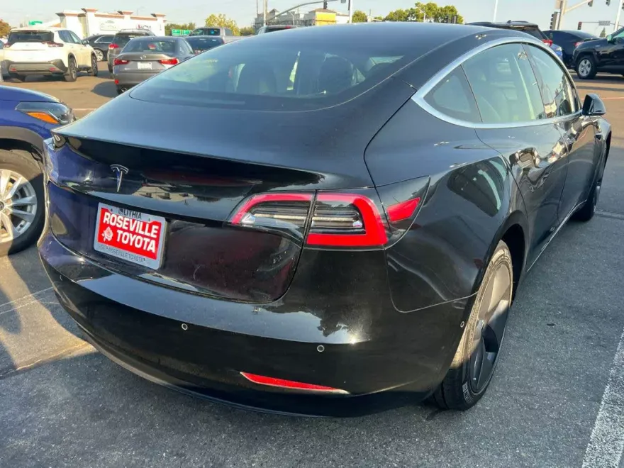 2019 Tesla Model 3 Standard Range photo 1