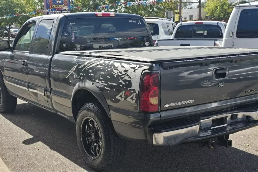 2004 Chevrolet Silverado 1500 LS photo 1