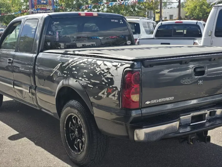 2004 Chevrolet Silverado 1500 LS photo 1