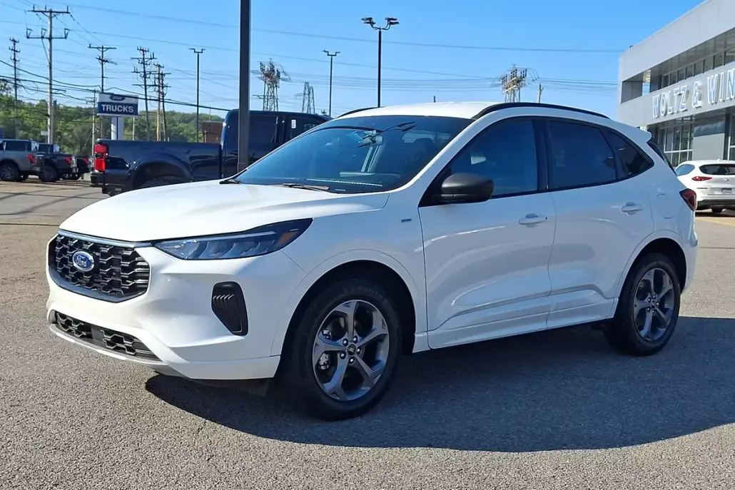 2024 Ford Escape ST-Line photo 1