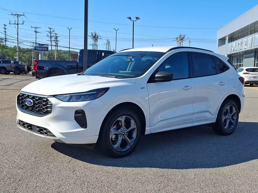 2024 Ford Escape ST-Line photo 1