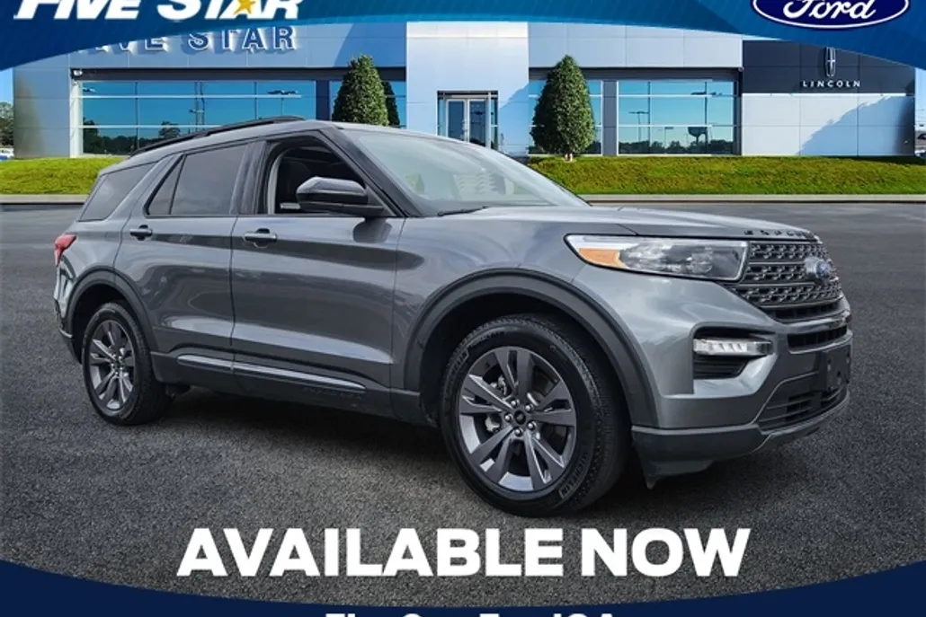 2023 Ford Explorer XLT photo 1