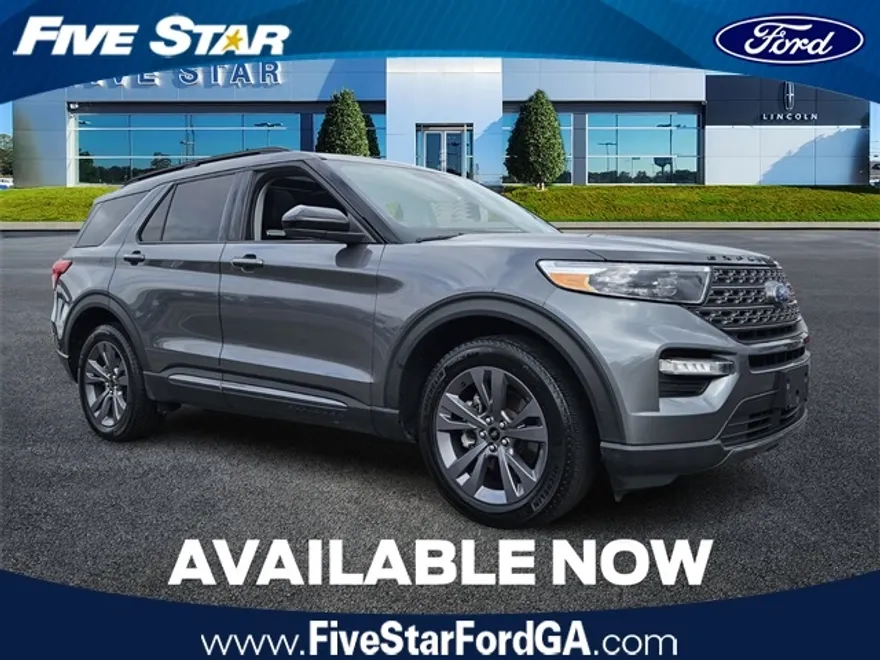 2023 Ford Explorer XLT photo 1