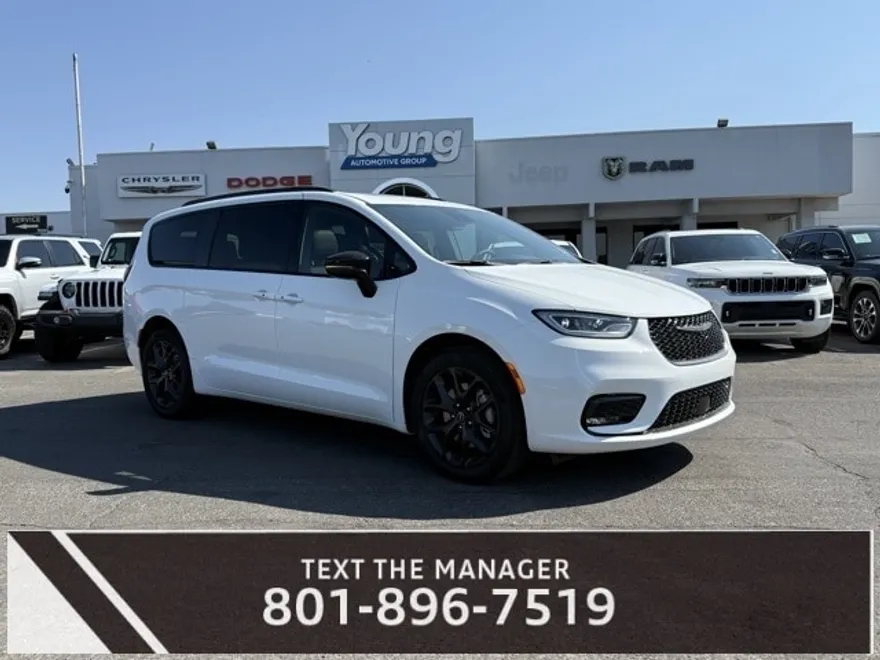 2025 Chrysler Pacifica Limited photo 1