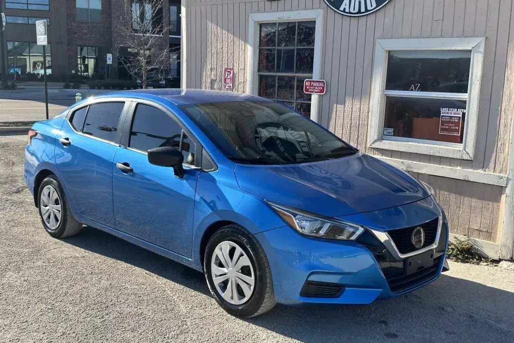 2021 Nissan Versa S photo 1