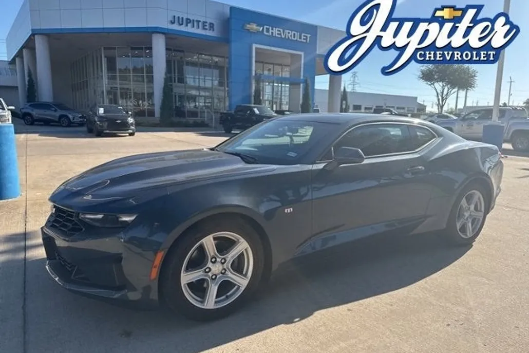 2023 Chevrolet Camaro 1LT photo 1