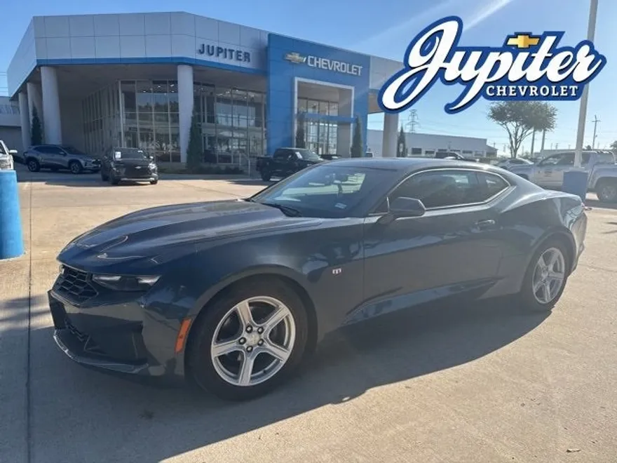 2023 Chevrolet Camaro 1LT photo 1