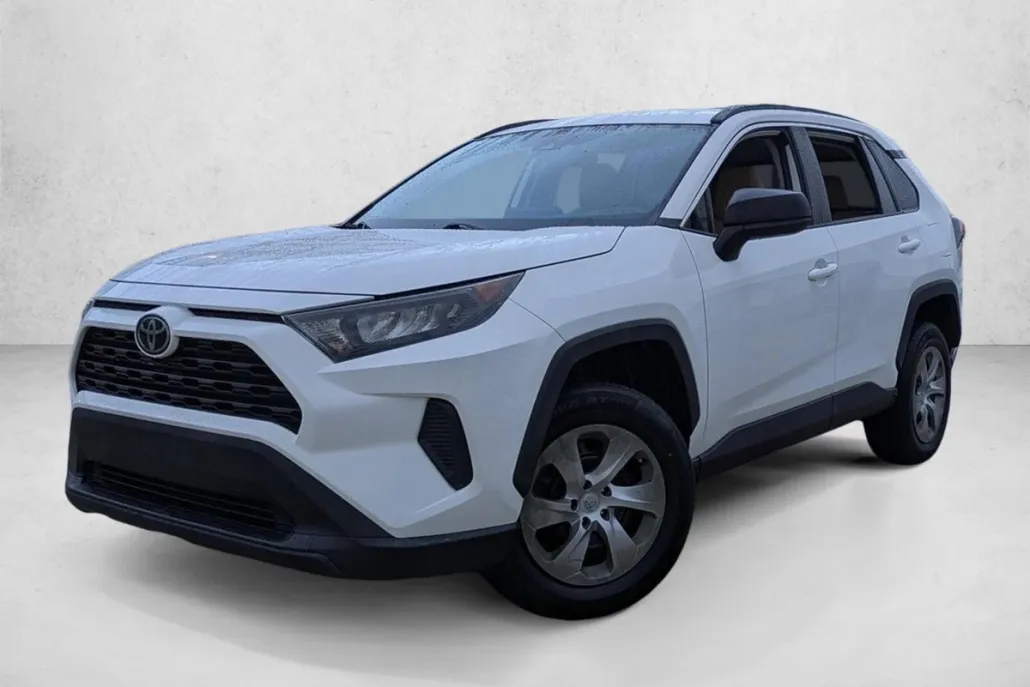 2019 Toyota RAV4 LE photo 1