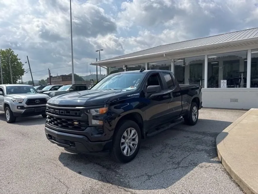 2025 Chevrolet Silverado 1500 Custom photo 1