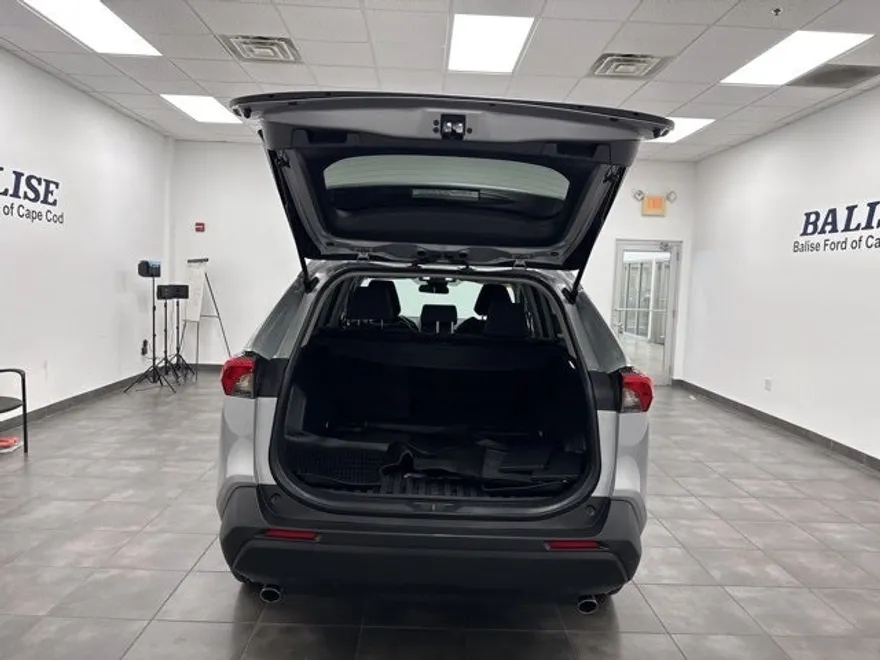 2023 Toyota RAV4 LE photo 1