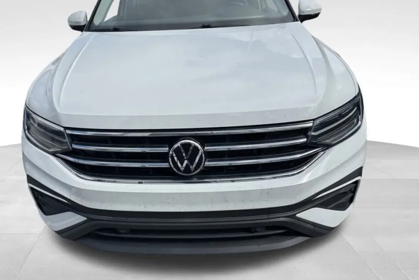 2022 Volkswagen Tiguan SE photo 1