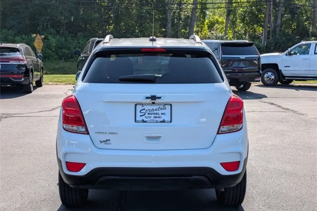 2022 Chevrolet Trax LT photo 1