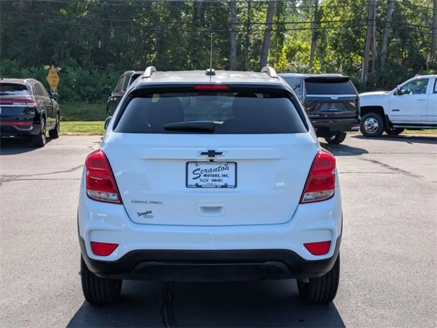 2022 Chevrolet Trax LT photo 1