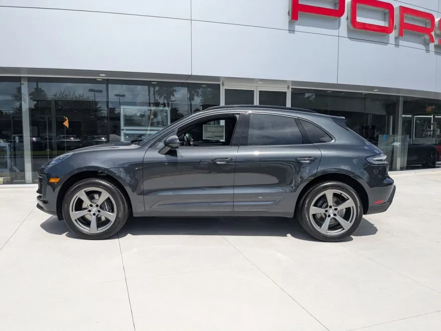 2025 Porsche Macan T photo 1