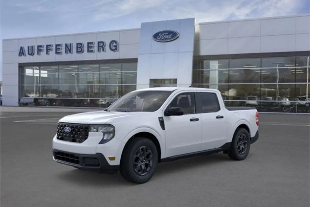 2025 Ford Maverick XLT photo 1