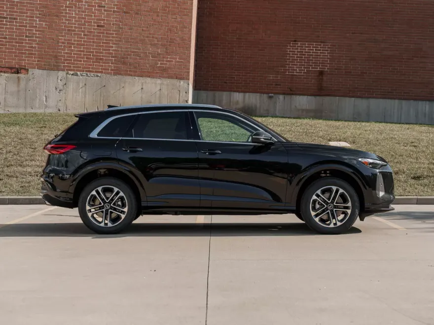 2025 Audi Q5 Premium photo 1