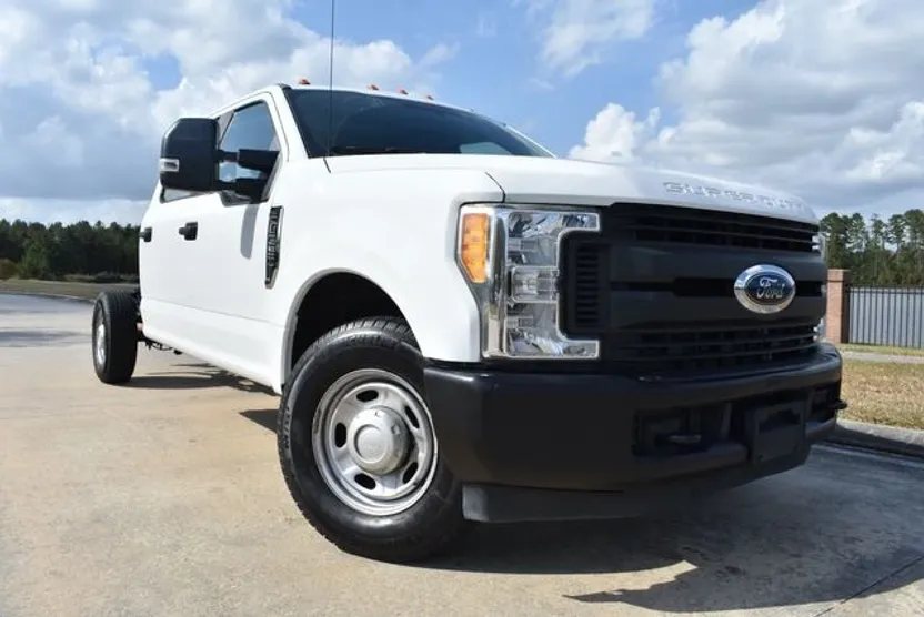 2017 Ford F-350 XL photo 1