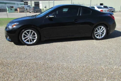 2011 Nissan Altima 3.5 SR photo 2