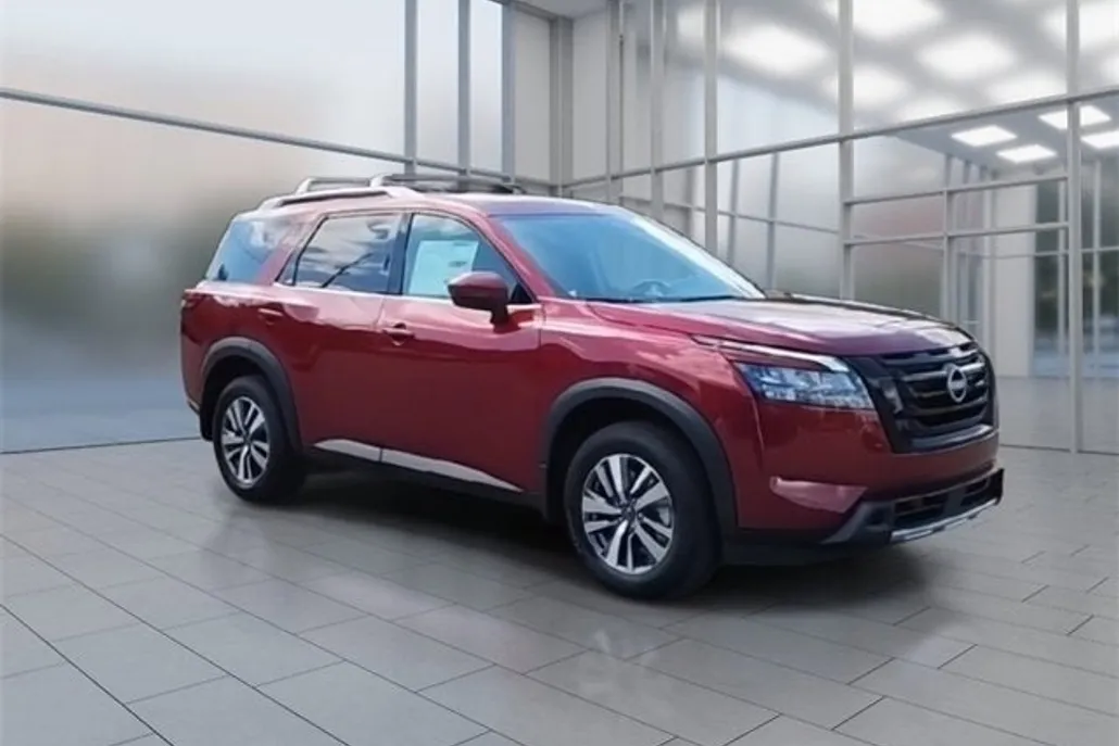 2025 Nissan Pathfinder SL photo 1
