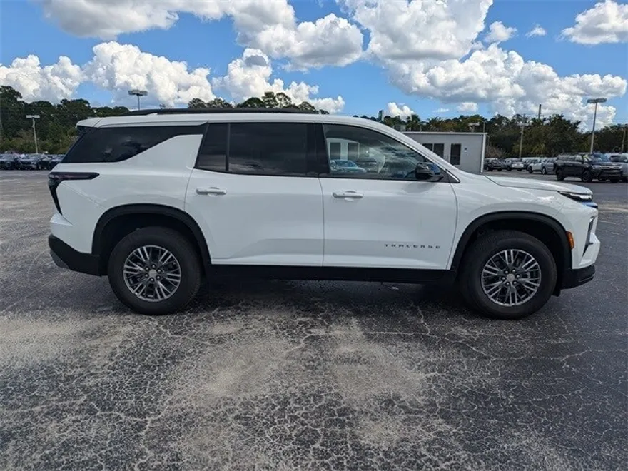 2025 Chevrolet Traverse photo 1