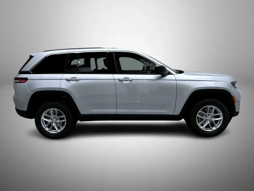 2025 Jeep Grand Cherokee Laredo X photo 1