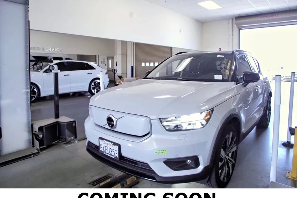 2021 Volvo XC40 Recharge P8 photo 1