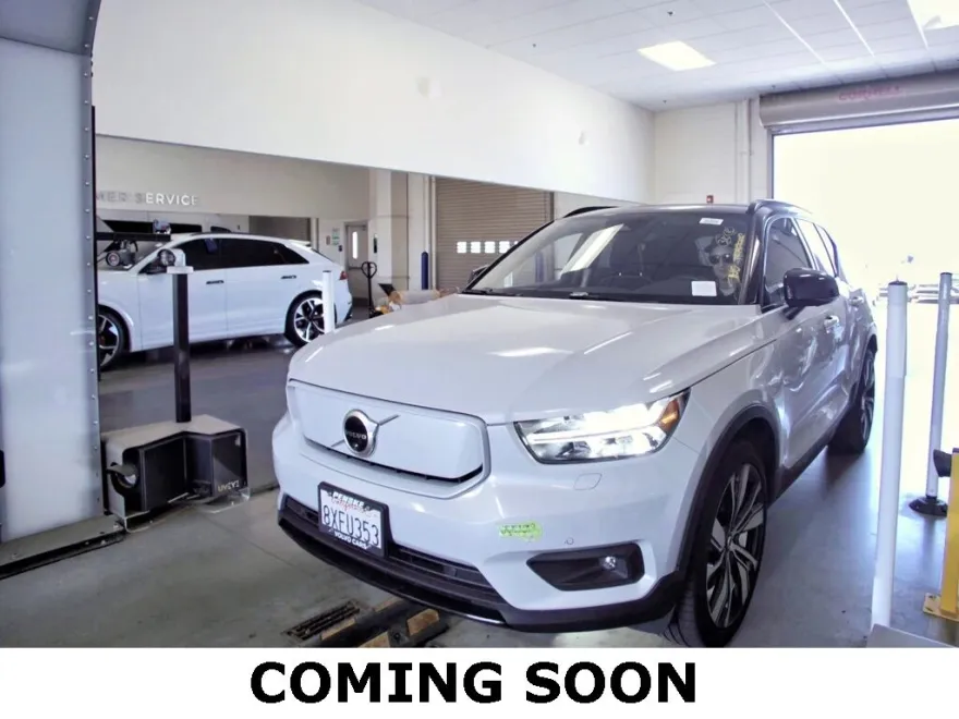 2021 Volvo XC40 Recharge P8 photo 1
