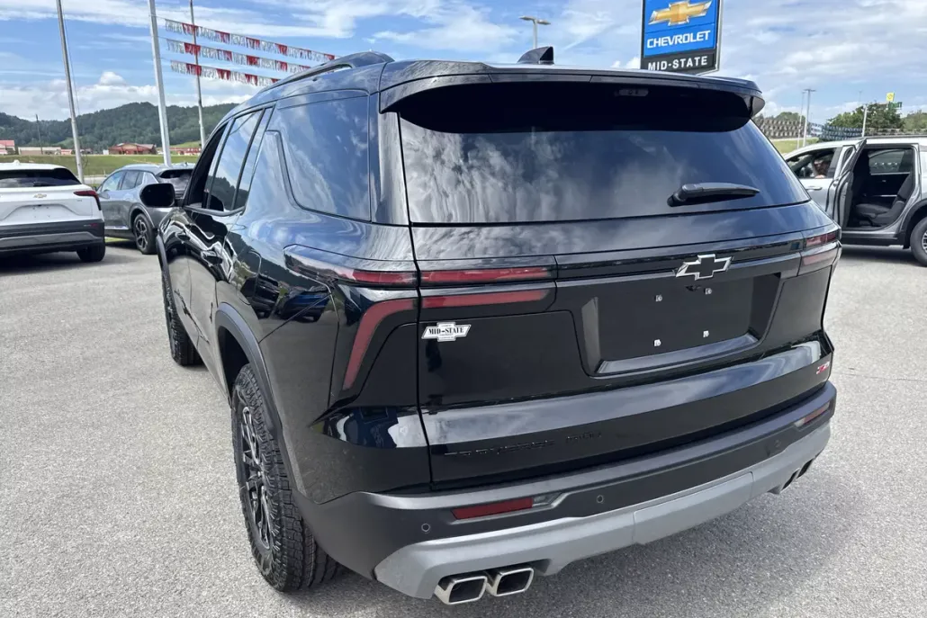 2026 Chevrolet Traverse Z71 photo 1