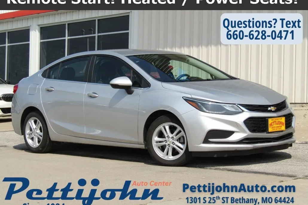 2017 Chevrolet Cruze LT photo 1