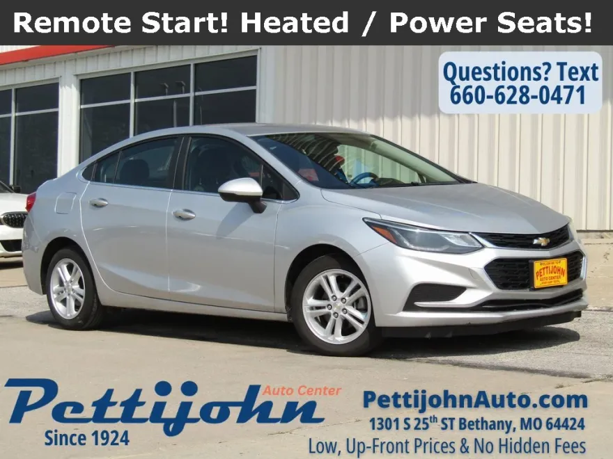 2017 Chevrolet Cruze LT photo 1