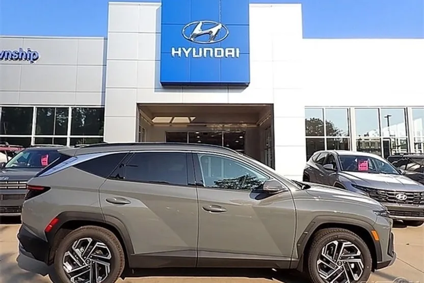 2025 Hyundai Tucson Limited photo 1