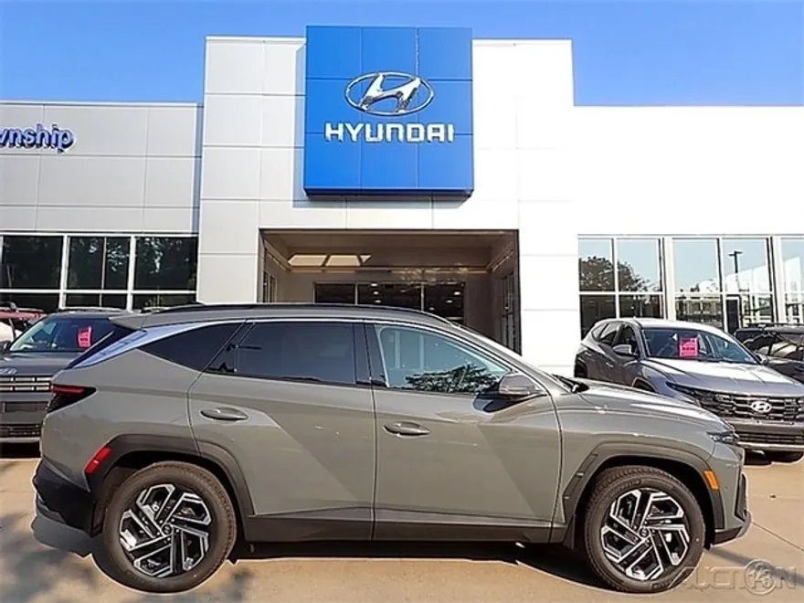 2025 Hyundai Tucson Limited photo 1