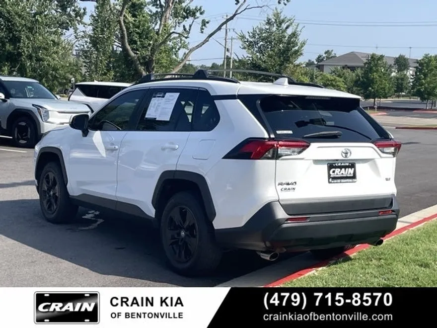 2019 Toyota RAV4 XLE photo 1
