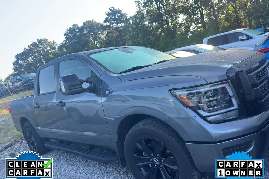 2024 Nissan Titan Crew Cab photo 1