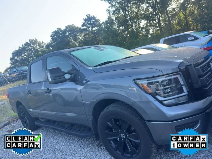 2024 Nissan Titan Crew Cab photo 1