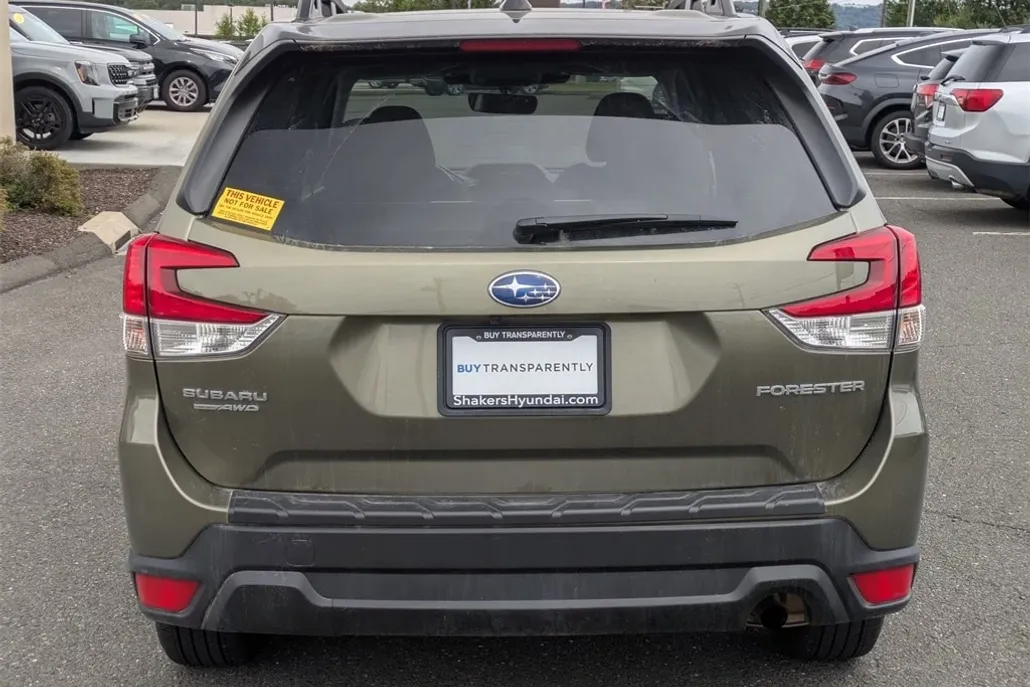 2024 Subaru Forester Premium photo 1