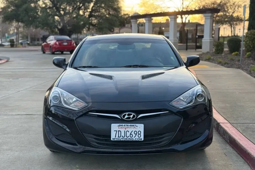 2013 Hyundai Genesis Coupe 2.0T Premium photo 1