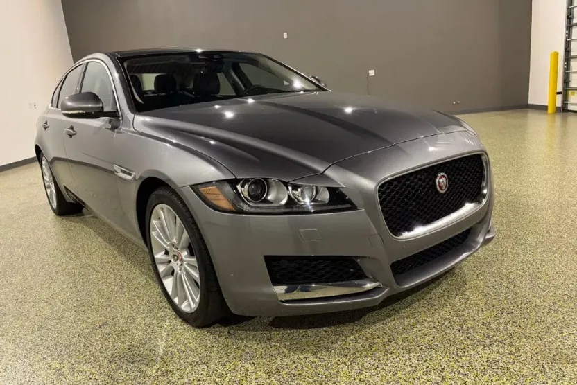 2020 Jaguar XF 25t Prestige photo 1